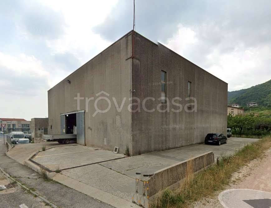 locale commerciale in vendita a Badia Calavena