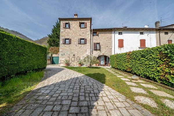 casa indipendente in vendita a Badia Calavena