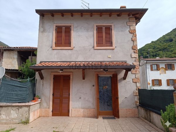 quadrivano in vendita a Badia Calavena in zona Sant'Andrea