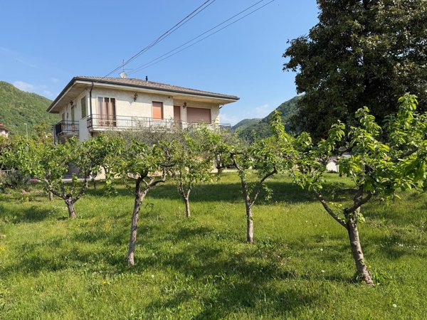 casa indipendente in vendita a Badia Calavena