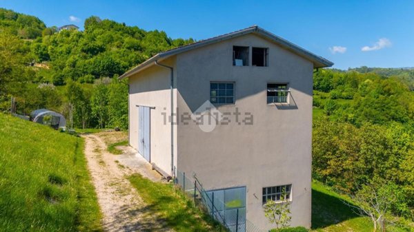 locale di sgombero in vendita a Badia Calavena in zona Sprea