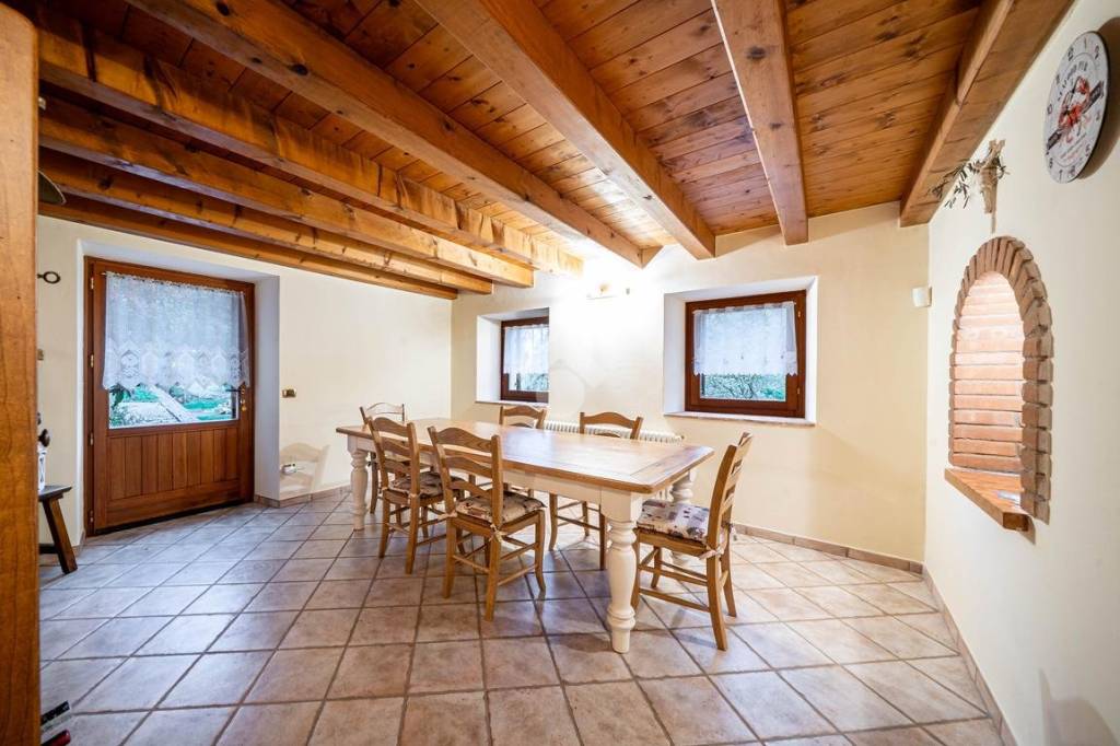 casa indipendente in vendita a Badia Calavena in zona Badia Calavena