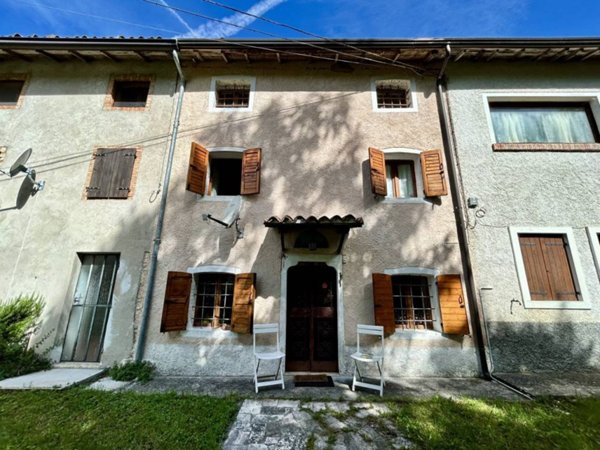 casa semindipendente in vendita a Badia Calavena in zona Sprea