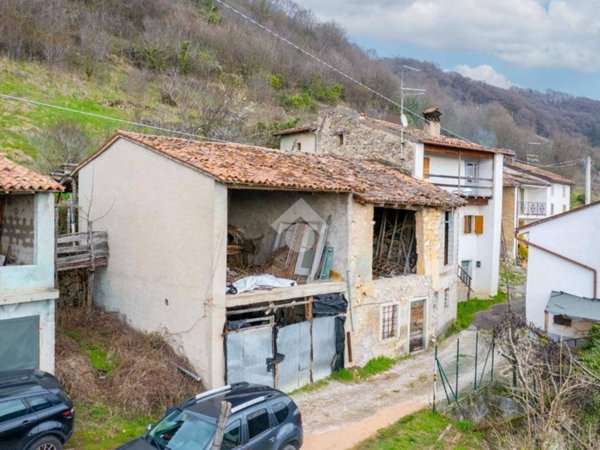 casa indipendente in vendita a Badia Calavena in zona Sprea
