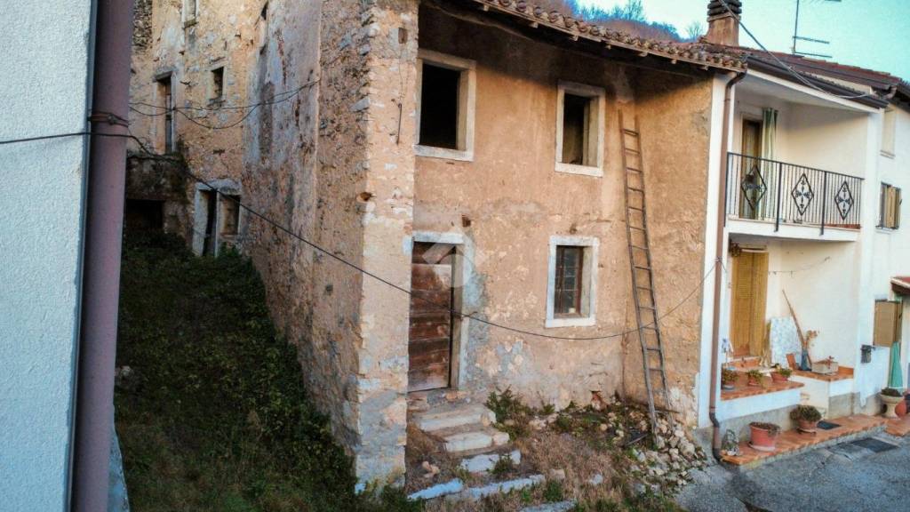 casa indipendente in vendita a Badia Calavena in zona Sprea
