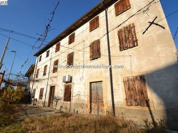 casa indipendente in vendita a Bardolino in zona Calmasino