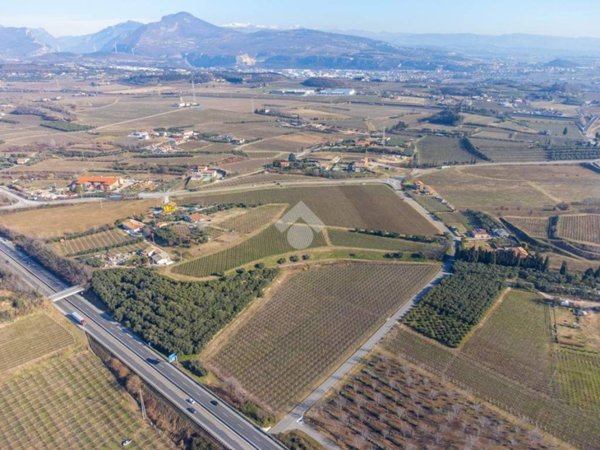 terreno agricolo in vendita a Bardolino in zona Calmasino