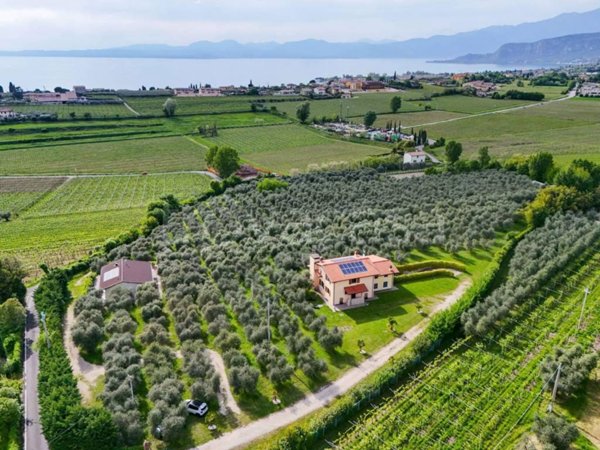 casa indipendente in vendita a Bardolino