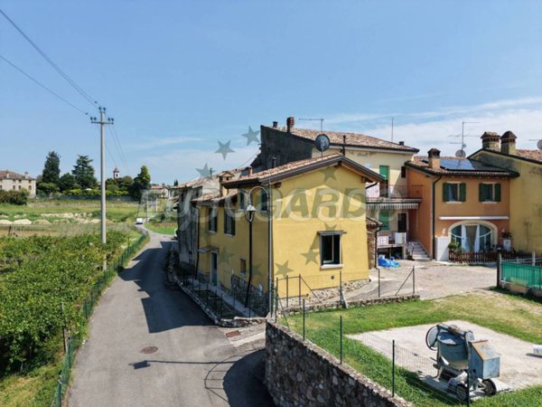 casa indipendente in vendita a Bardolino in zona Calmasino