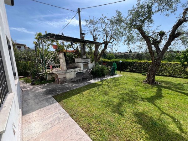 casa indipendente in vendita a Bardolino