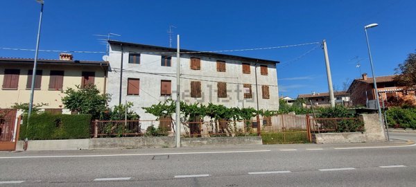 appartamento in vendita a Bardolino in zona Calmasino