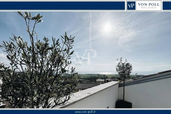 casa indipendente in vendita a Bardolino in zona Calmasino