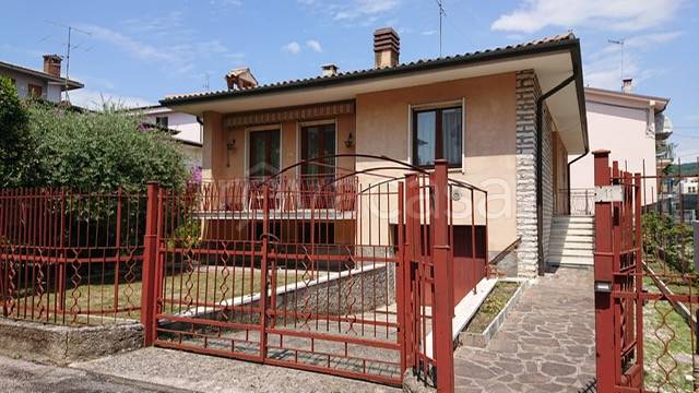 casa indipendente in vendita a Bardolino