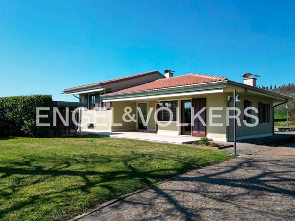 casa indipendente in vendita a Bardolino