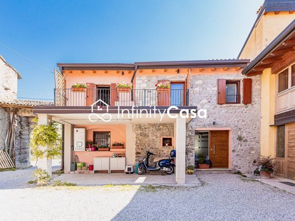 casa indipendente in vendita a Bardolino