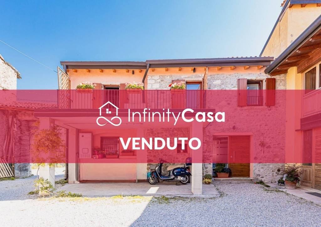 casa indipendente in vendita a Bardolino in zona Calmasino
