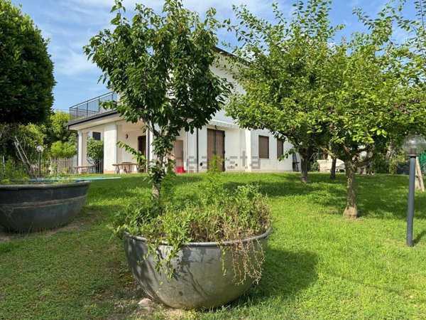 casa indipendente in vendita a Bardolino