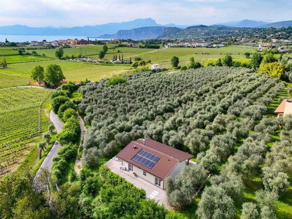 casa indipendente in vendita a Bardolino