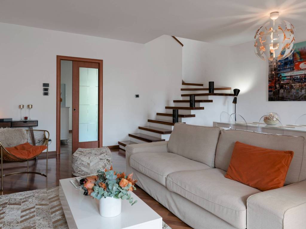 casa indipendente in vendita a Bardolino in zona Calmasino