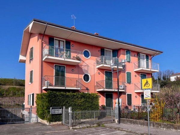 appartamento in vendita a Bardolino in zona Calmasino