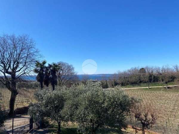 casa indipendente in vendita a Bardolino in zona Calmasino