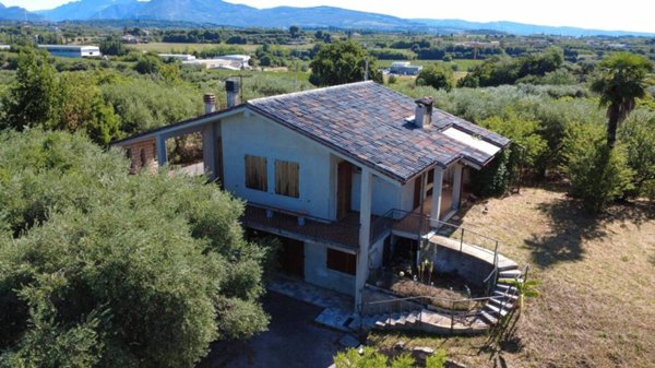 casa indipendente in vendita a Bardolino in zona Calmasino