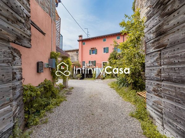 casa indipendente in vendita a Bardolino