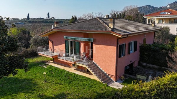 casa indipendente in vendita a Bardolino