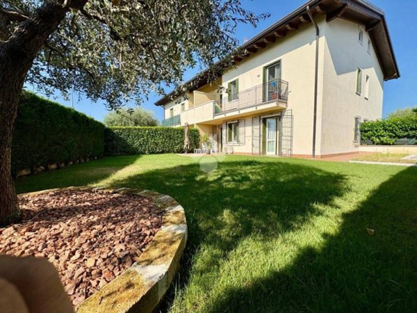 appartamento in vendita a Bardolino in zona Calmasino
