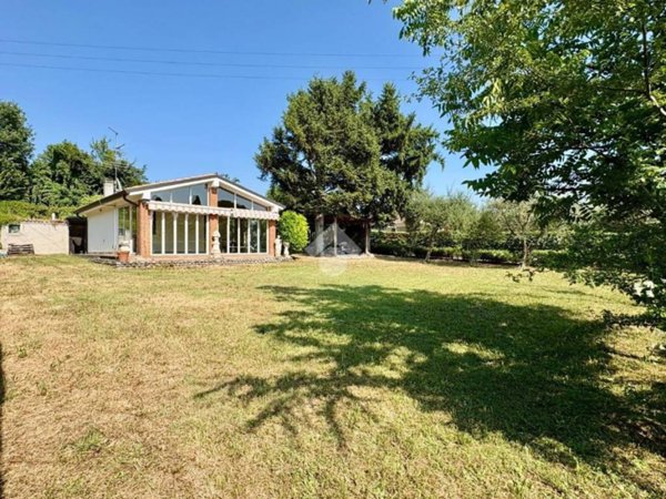 casa indipendente in vendita a Bardolino