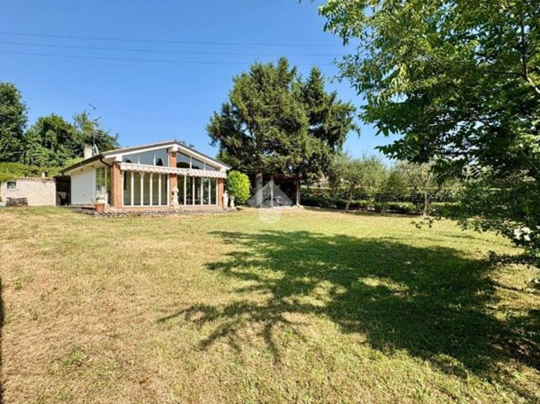 casa indipendente in vendita a Bardolino