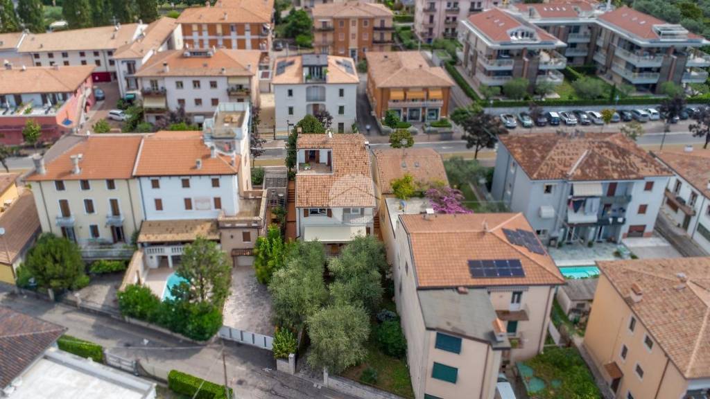 casa indipendente in vendita a Bardolino