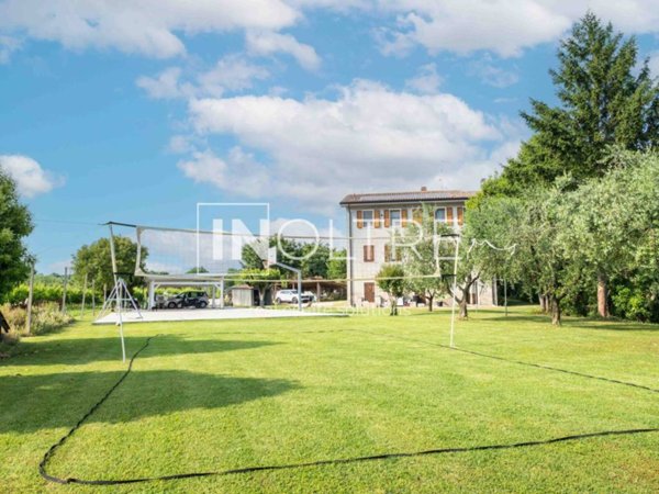 casa indipendente in vendita a Bardolino in zona Calmasino