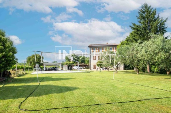 casa indipendente in vendita a Bardolino in zona Calmasino
