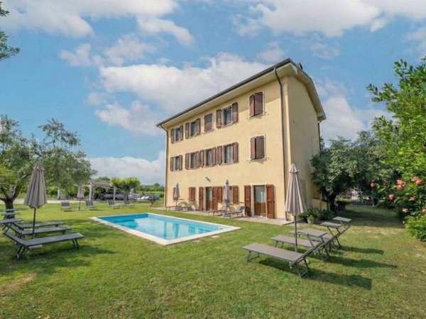 casa indipendente in vendita a Bardolino in zona Calmasino