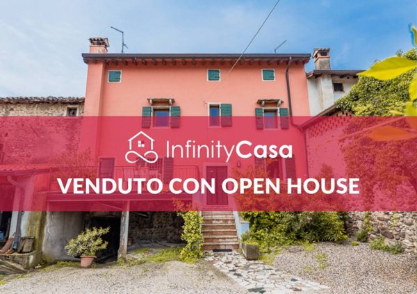 casa indipendente in vendita a Bardolino in zona Calmasino