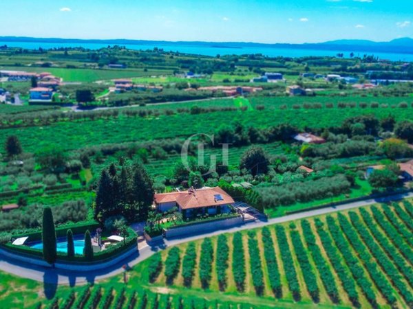 casa indipendente in vendita a Bardolino