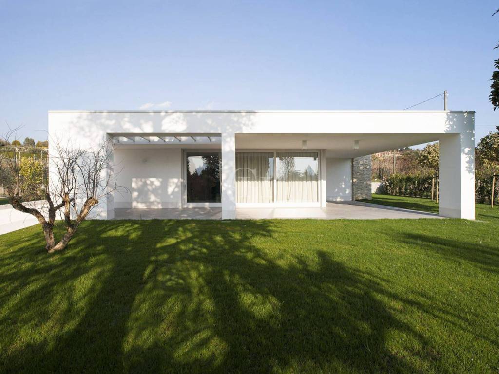 casa indipendente in vendita a Bardolino
