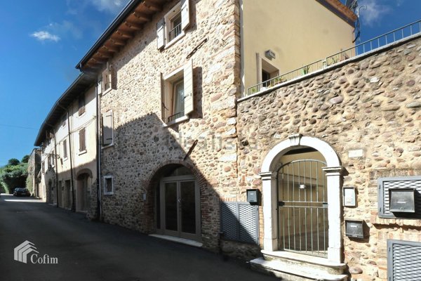 appartamento in vendita a Bardolino in zona Calmasino