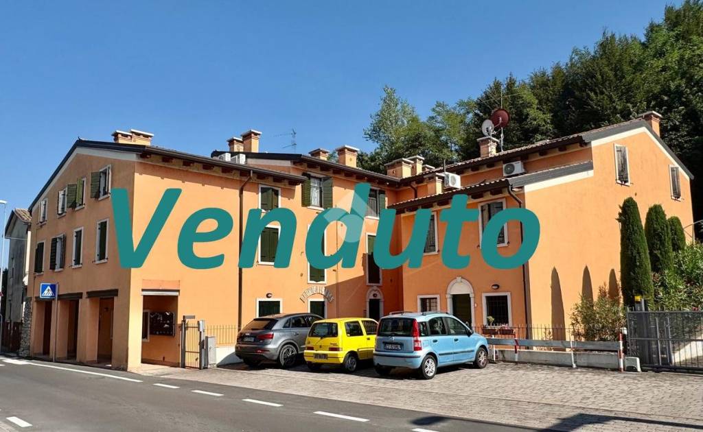 appartamento in vendita a Bardolino in zona Calmasino