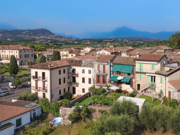 casa indipendente in vendita a Bardolino in zona Calmasino