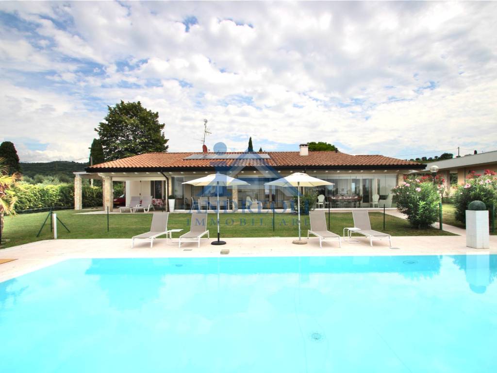 casa indipendente in vendita a Bardolino