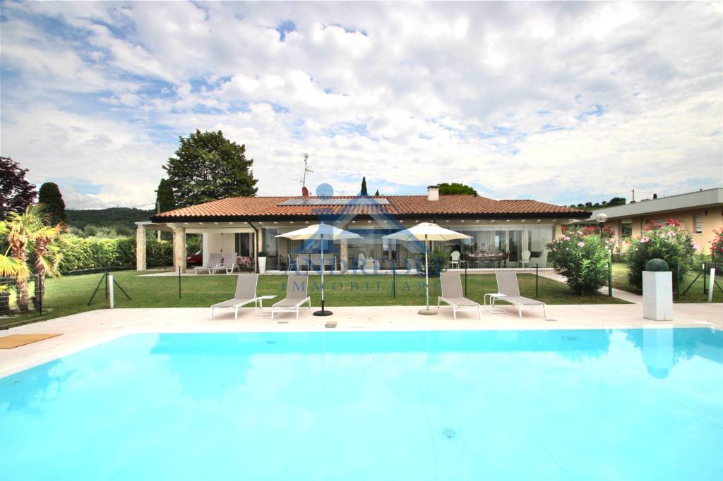 casa indipendente in vendita a Bardolino