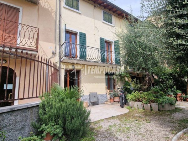 casa indipendente in vendita a Bardolino