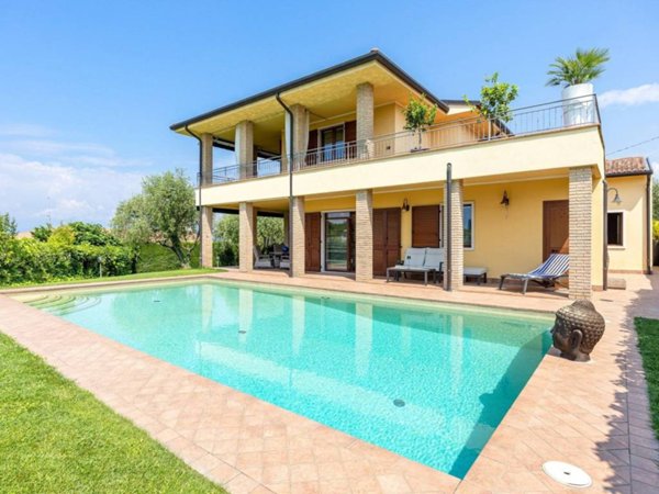 casa indipendente in vendita a Bardolino