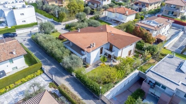 casa indipendente in vendita a Bardolino