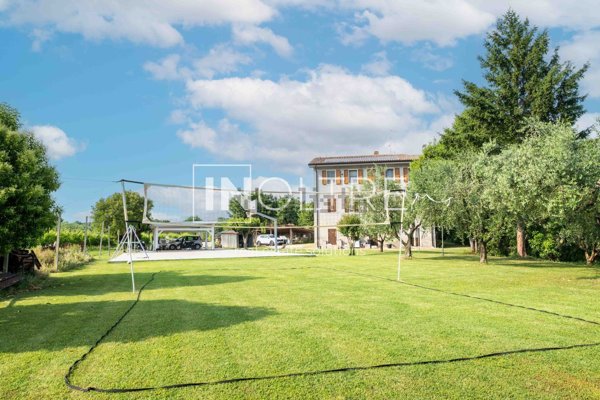 casa indipendente in vendita a Bardolino in zona Calmasino