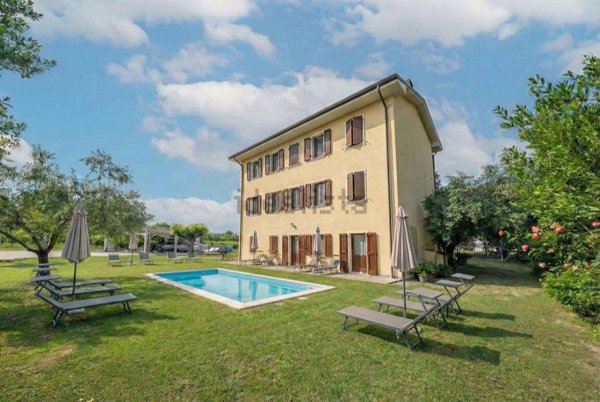 casa indipendente in vendita a Bardolino in zona Calmasino