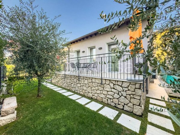 casa indipendente in vendita a Bardolino