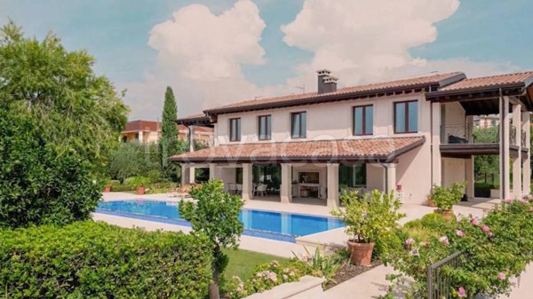 casa indipendente in vendita a Bardolino